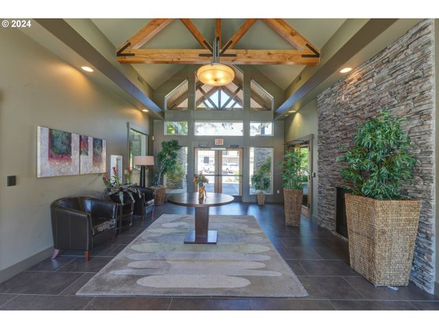 7915 Ne ROCKNE Way, Hillsboro, OR 97006