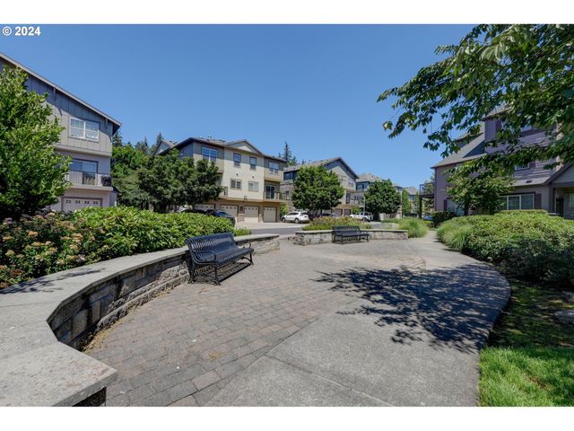 7915 Ne ROCKNE Way, Hillsboro, OR 97006
