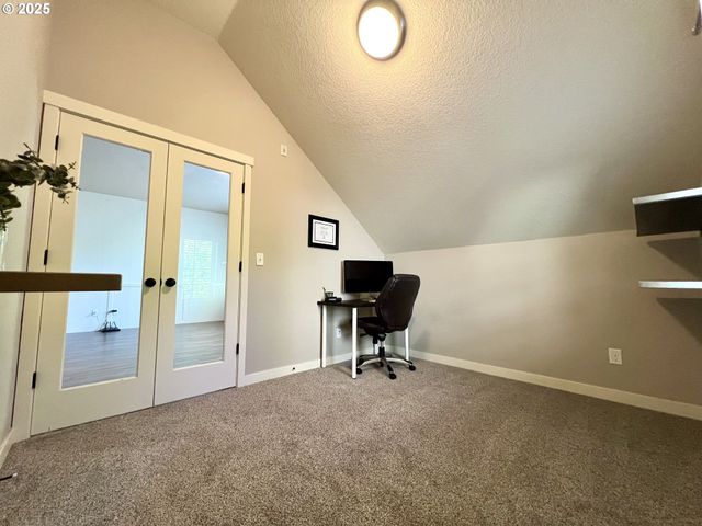 7915 Ne ROCKNE Way, Hillsboro, OR 97006
