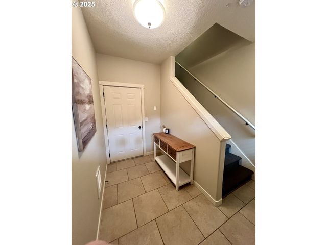 7915 Ne ROCKNE Way, Hillsboro, OR 97006