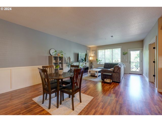 7915 Ne ROCKNE Way, Hillsboro, OR 97006