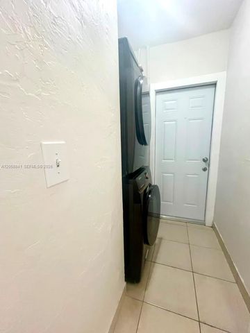1679 NE 176 ST, North Miami Beach, FL 33162