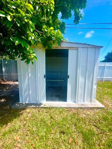 1679 NE 176 ST, North Miami Beach, FL 33162