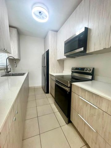1679 NE 176 ST, North Miami Beach, FL 33162
