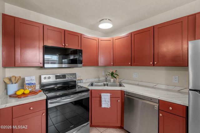 2841 N Columbus Blvd Apt 33, Tucson, AZ 85712