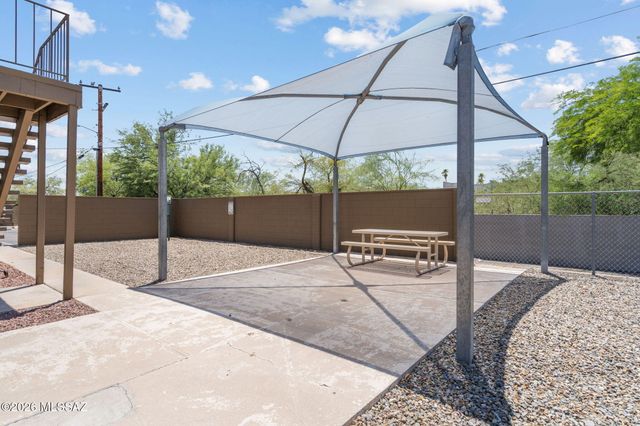 2841 N Columbus Blvd Apt 33, Tucson, AZ 85712