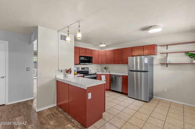 2841 N Columbus Blvd Apt 33, Tucson, AZ 85712