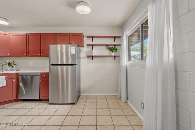 2841 N Columbus Blvd Apt 33, Tucson, AZ 85712