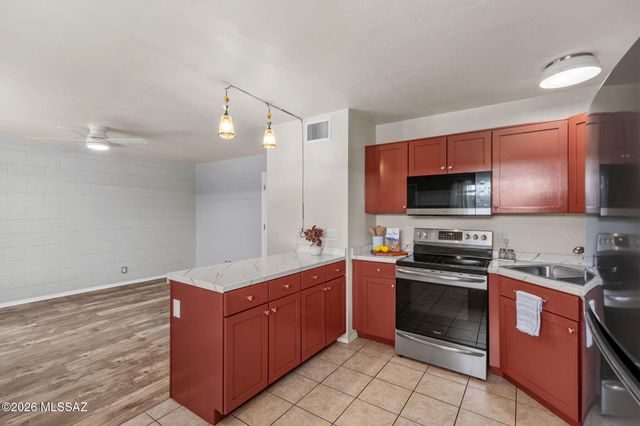 2841 N Columbus Blvd Apt 33, Tucson, AZ 85712
