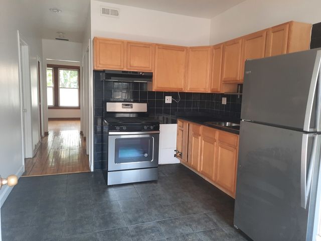 1512 N Artesian Avenue 1F, Chicago, IL 60622