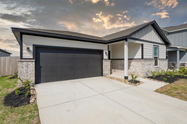 16743 Needlepoint Drive, Conroe, TX 77302