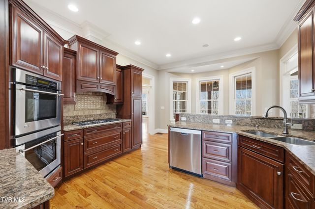 1184 Cliffview Circle, Johnson City, TN 37615