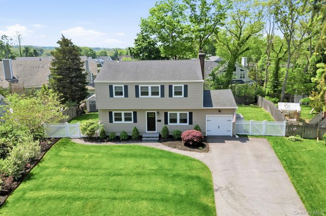 12 Westbrook Lane, Smithtown, NY 11787