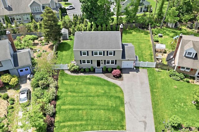 12 Westbrook Lane, Smithtown, NY 11787
