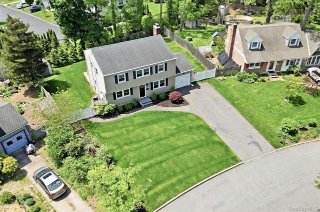 12 Westbrook Lane, Smithtown, NY 11787