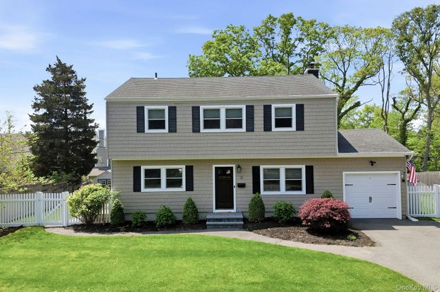 12 Westbrook Lane, Smithtown, NY 11787