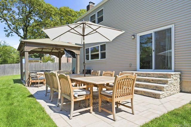 12 Westbrook Lane, Smithtown, NY 11787