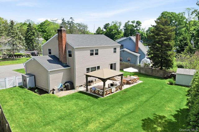12 Westbrook Lane, Smithtown, NY 11787
