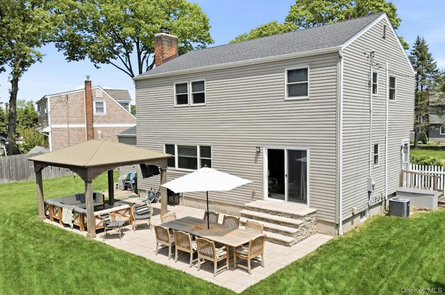 12 Westbrook Lane, Smithtown, NY 11787