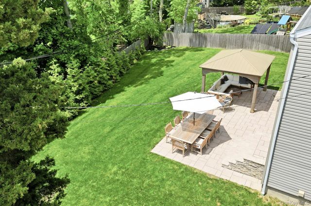 12 Westbrook Lane, Smithtown, NY 11787