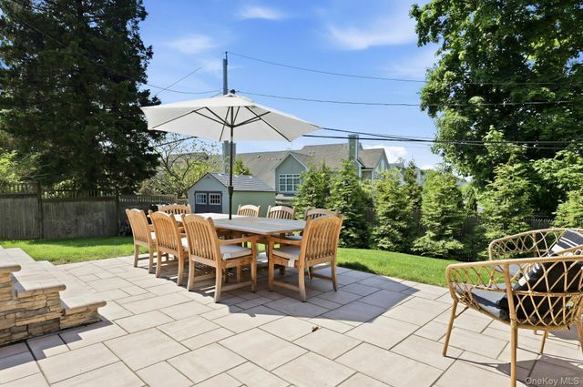 12 Westbrook Lane, Smithtown, NY 11787