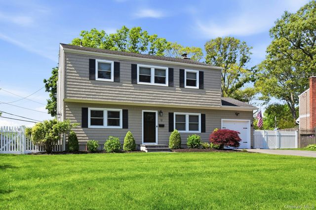 12 Westbrook Lane, Smithtown, NY 11787