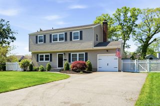 12 Westbrook Lane, Smithtown, NY 11787