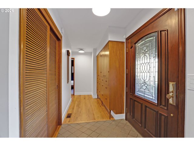 6820 Sw DOVER St, Portland, OR 97225