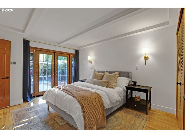 6820 Sw DOVER St, Portland, OR 97225