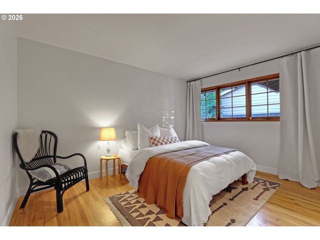 6820 Sw DOVER St, Portland, OR 97225