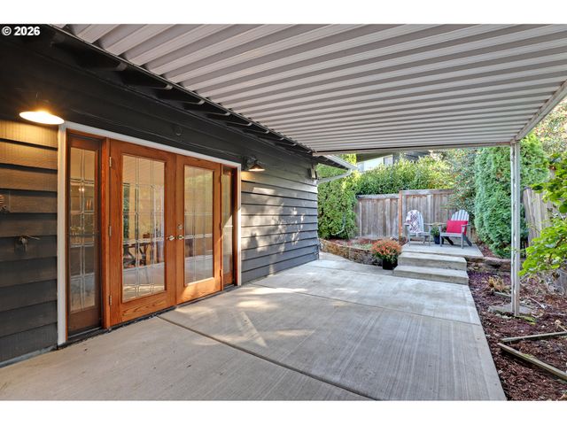 6820 Sw DOVER St, Portland, OR 97225