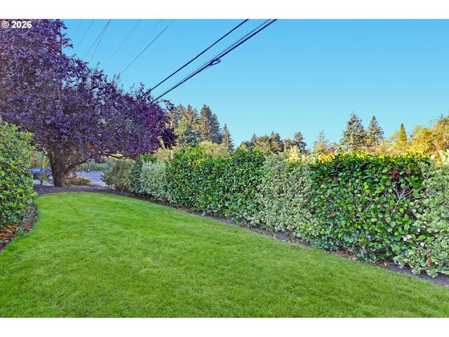 6820 Sw DOVER St, Portland, OR 97225