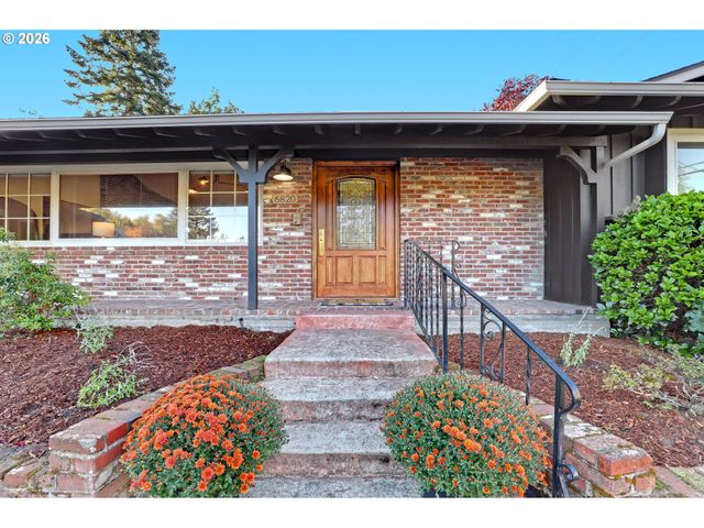 6820 Sw DOVER St, Portland, OR 97225