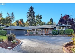 6820 Sw DOVER St, Portland, OR 97225