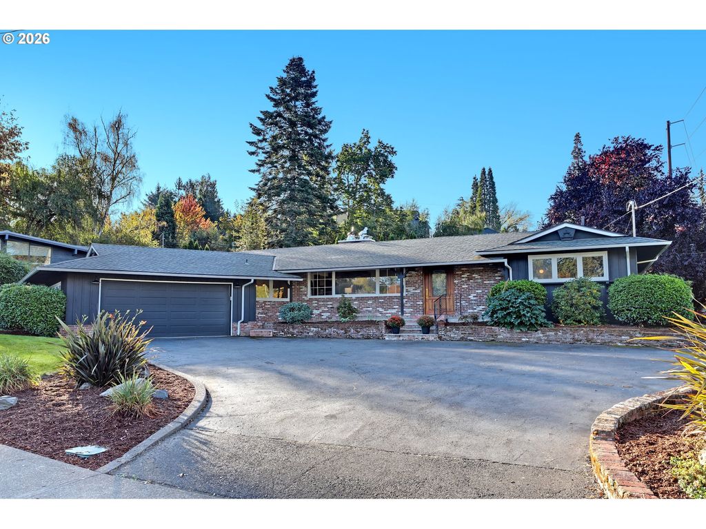 6820 Sw DOVER St, Portland, OR 97225
