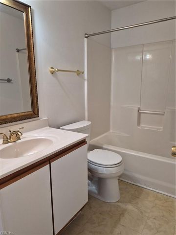 5129 Walkers Grant LN, Virginia Beach, VA 23455