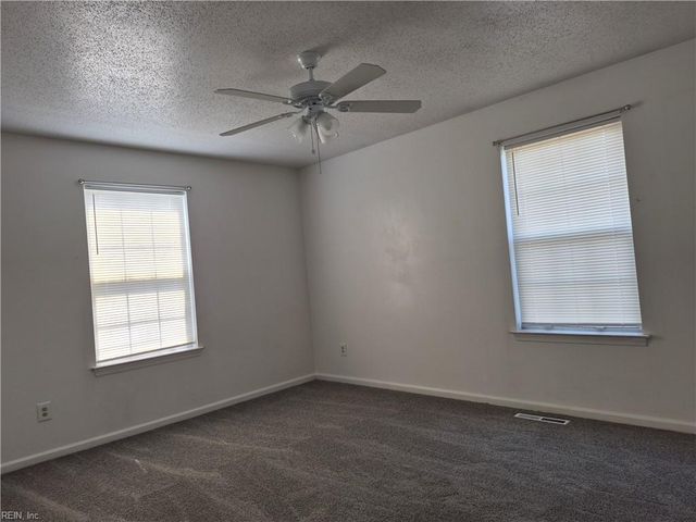 5129 Walkers Grant LN, Virginia Beach, VA 23455