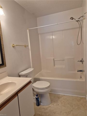 5129 Walkers Grant LN, Virginia Beach, VA 23455