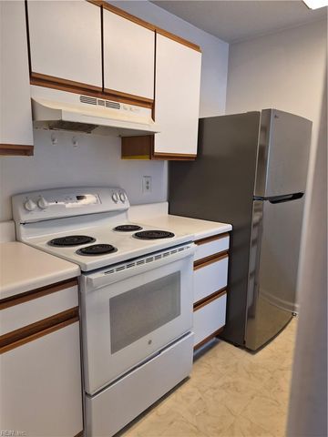 5129 Walkers Grant LN, Virginia Beach, VA 23455