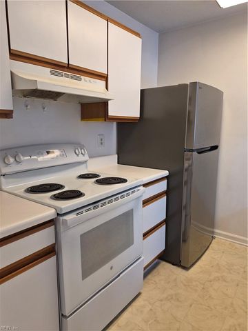 5129 Walkers Grant LN, Virginia Beach, VA 23455
