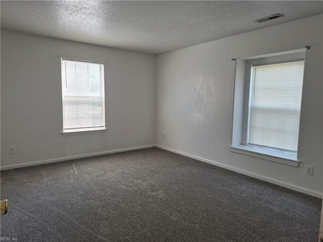 5129 Walkers Grant LN, Virginia Beach, VA 23455
