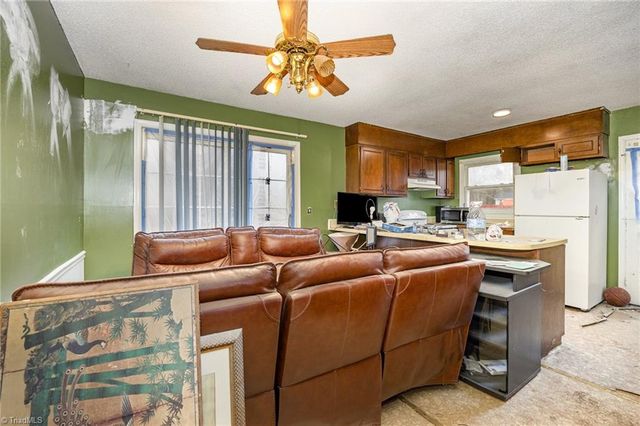 1210 Castlegate Court, Winston-salem, NC 27103