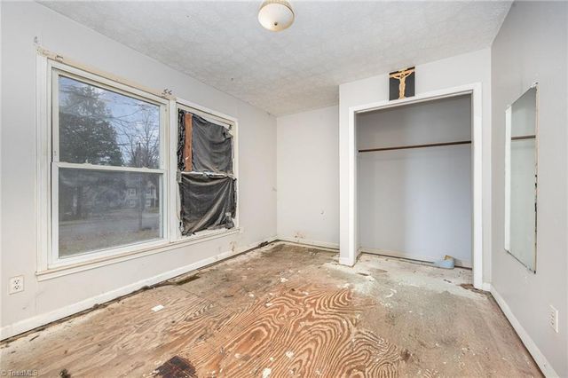 1210 Castlegate Court, Winston-salem, NC 27103