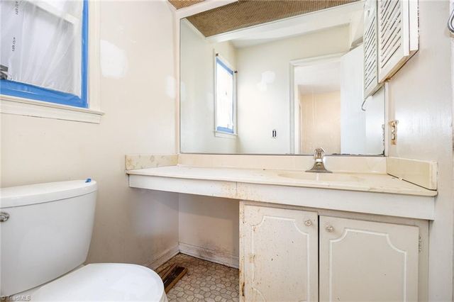 1210 Castlegate Court, Winston-salem, NC 27103