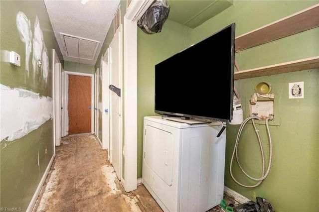 1210 Castlegate Court, Winston-salem, NC 27103