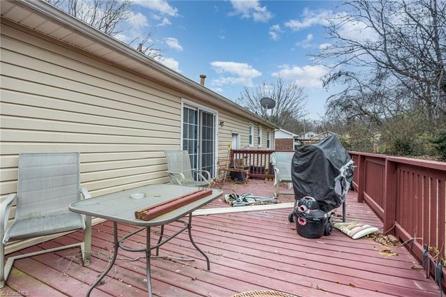 1210 Castlegate Court, Winston-salem, NC 27103