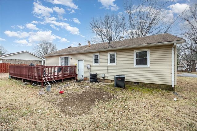 1210 Castlegate Court, Winston-salem, NC 27103