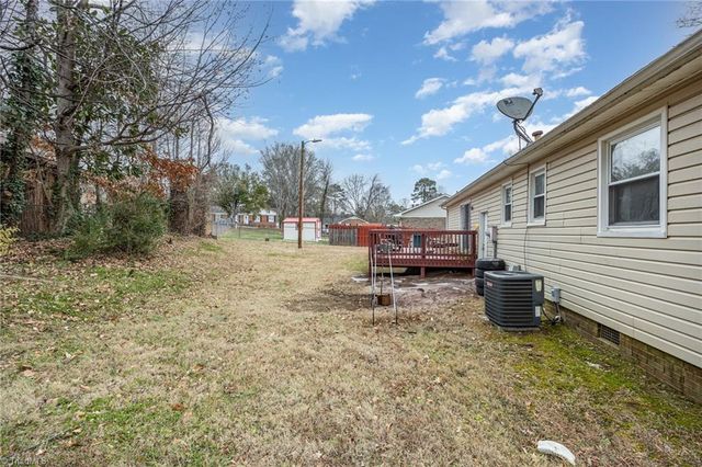 1210 Castlegate Court, Winston-salem, NC 27103