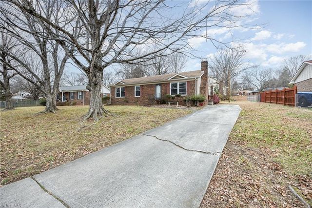 1210 Castlegate Court, Winston-salem, NC 27103