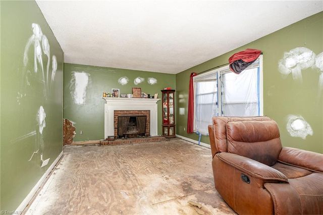 1210 Castlegate Court, Winston-salem, NC 27103